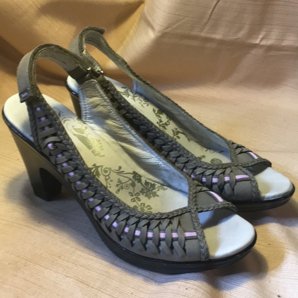 Jambu leather heels sandals NWOT